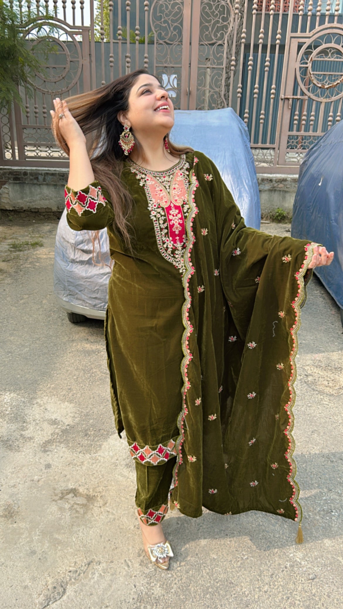 “MEHENDI” THREE PIECE STITCHED VELVET SUIT