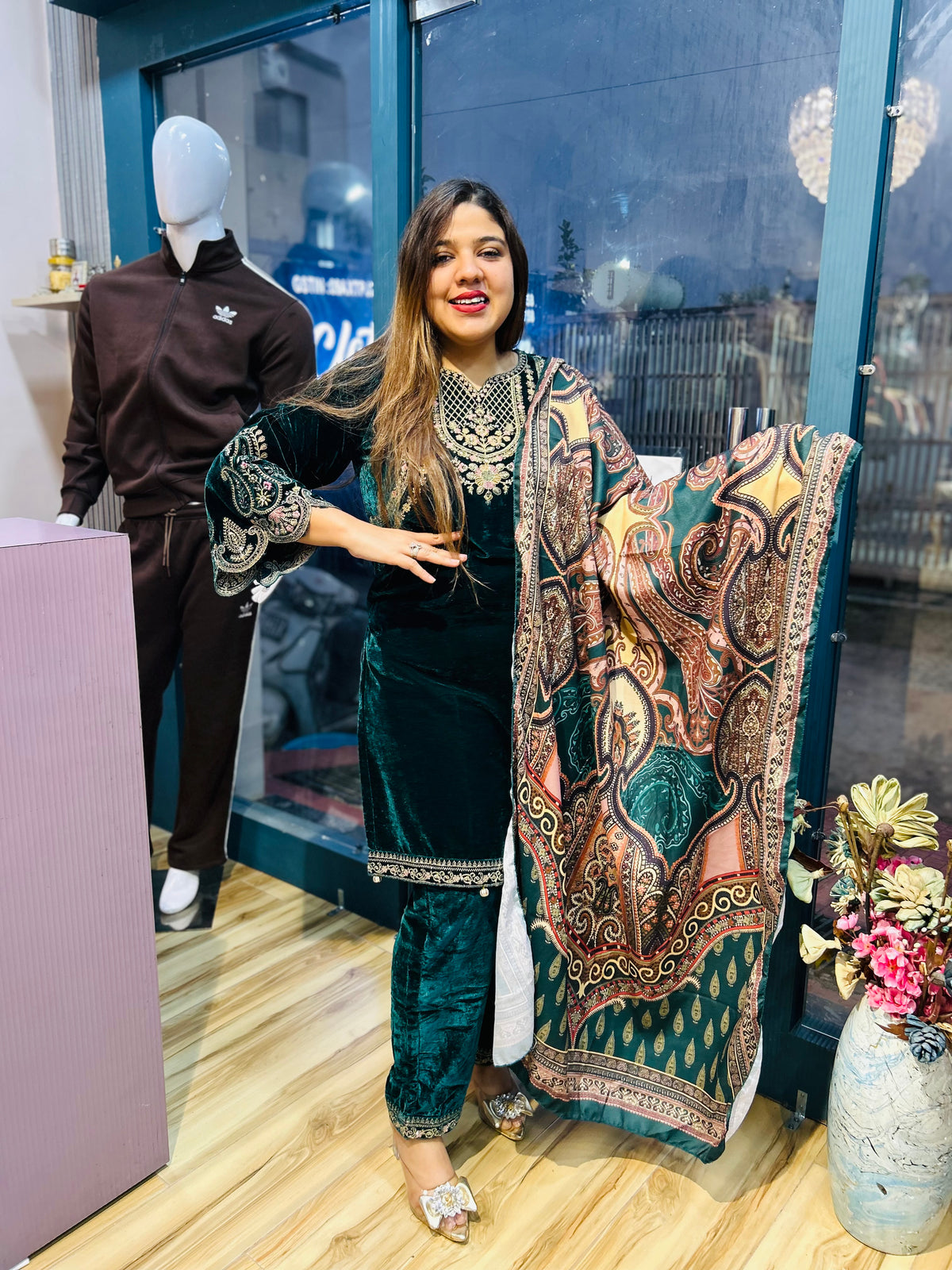 “NOORESHA” - PAKISTANI WOOLLEN VELVET SUIT