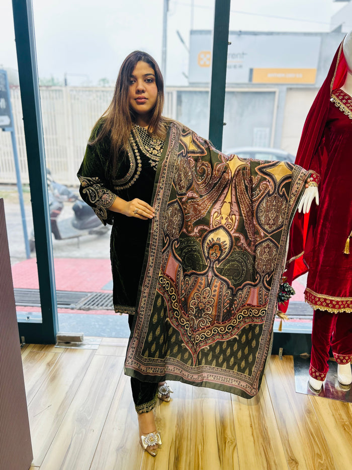 “NOORESHA” - PAKISTANI WOOLLEN VELVET SUIT
