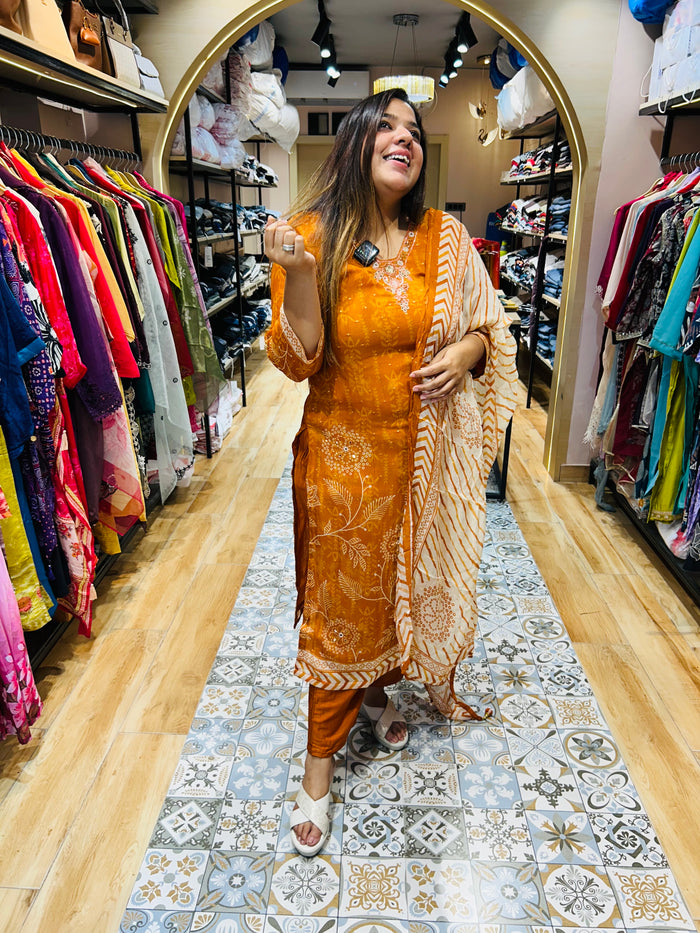 Crepe three piece suit