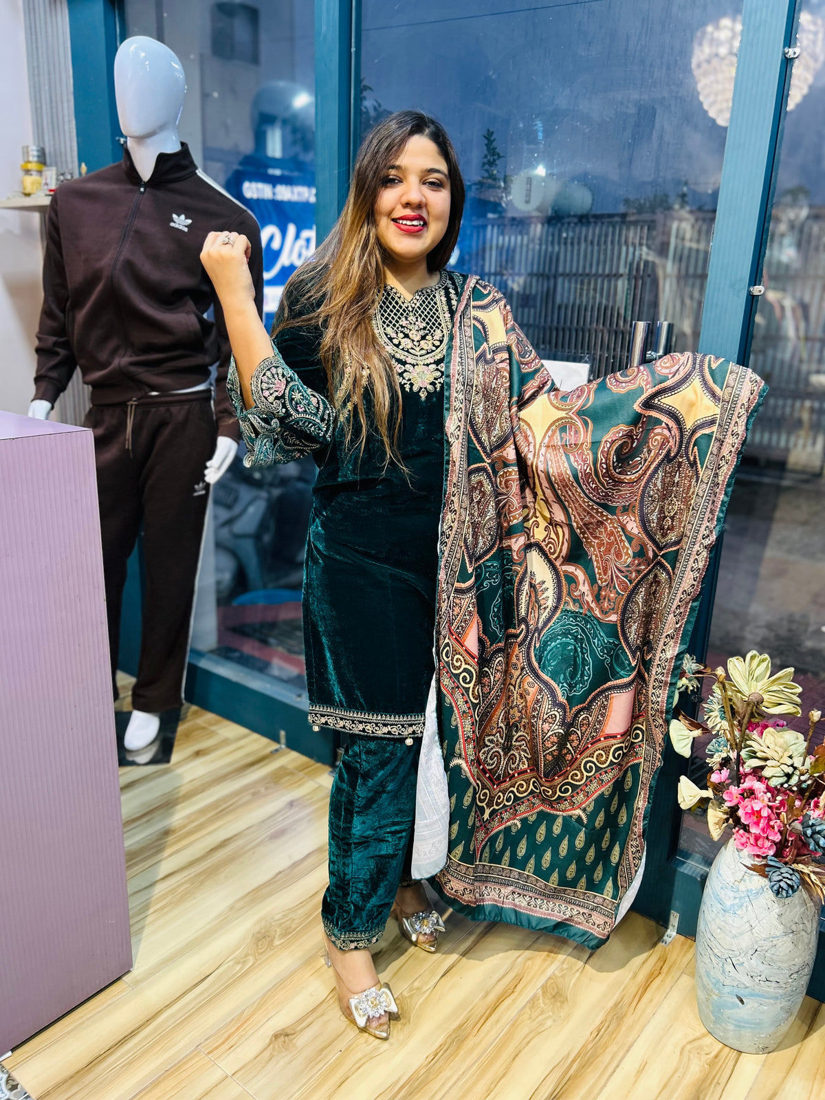 “NOORESHA” - PAKISTANI WOOLLEN VELVET SUIT