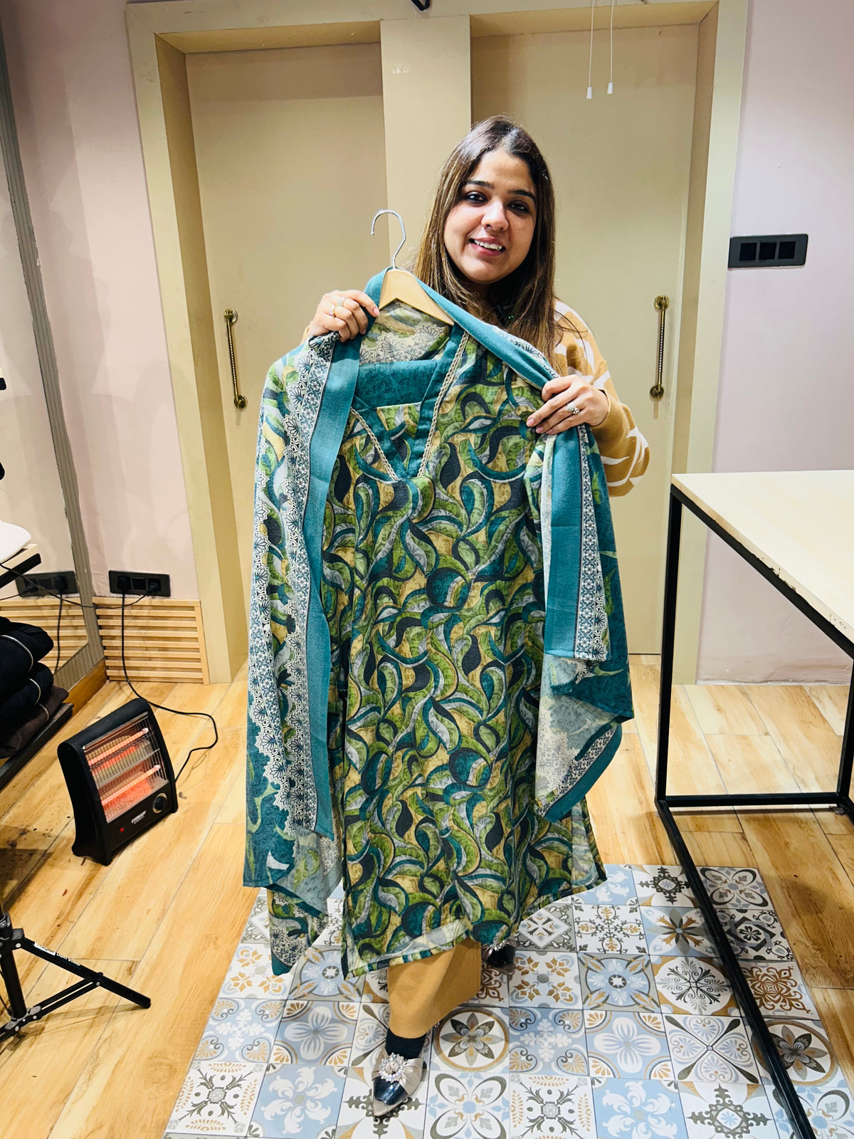 “YAMYA”- PASCHMINA STITCHED THREE PIECE SET