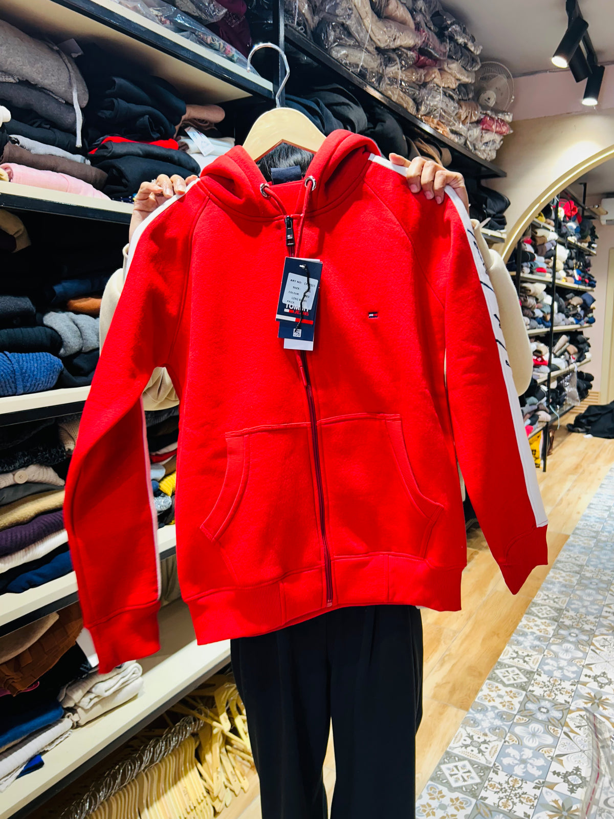 TOMMY ZIPPER WITH HOODIES