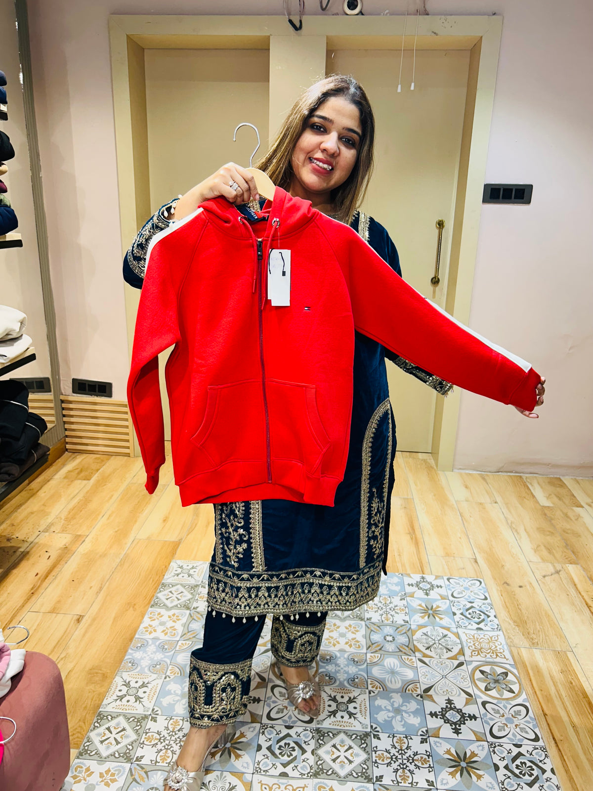 TOMMY ZIPPER WITH HOODIES