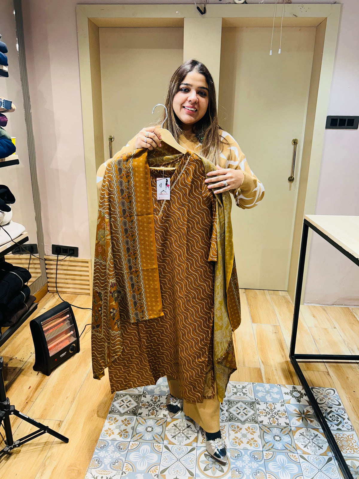 “YAMYA”- PASCHMINA STITCHED THREE PIECE SET