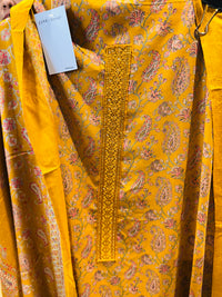 ''MAHIYA'' UNSTITCHED SUIT WOOLEN