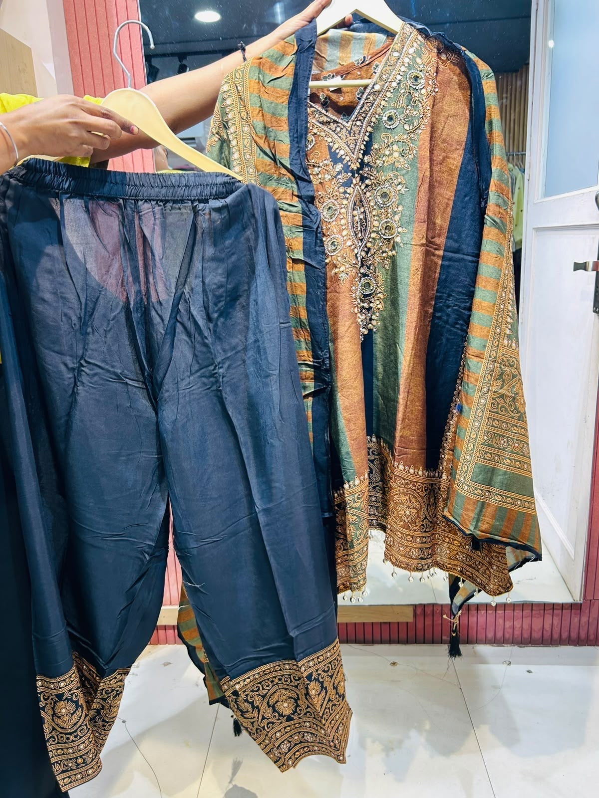 PARTY WEAR SUIT