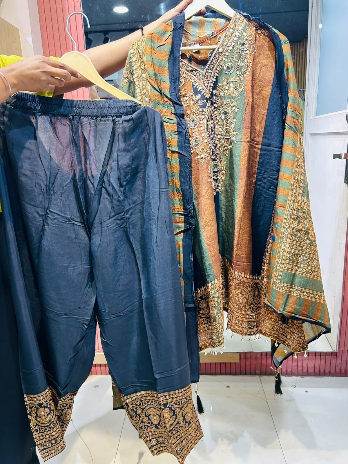 PARTY WEAR SUIT