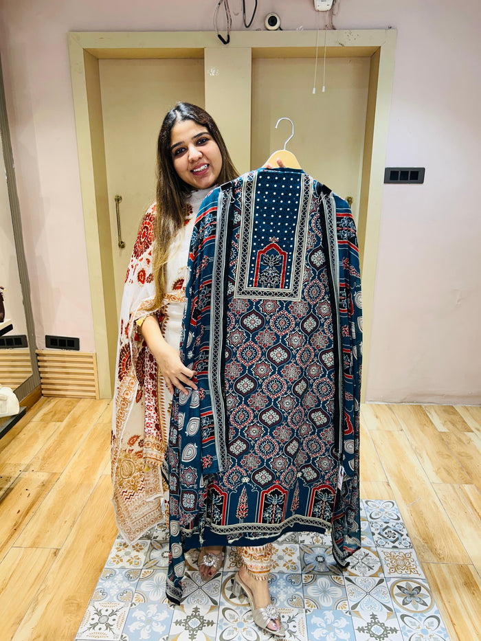 UNSTITCHED SUIT - CUTE