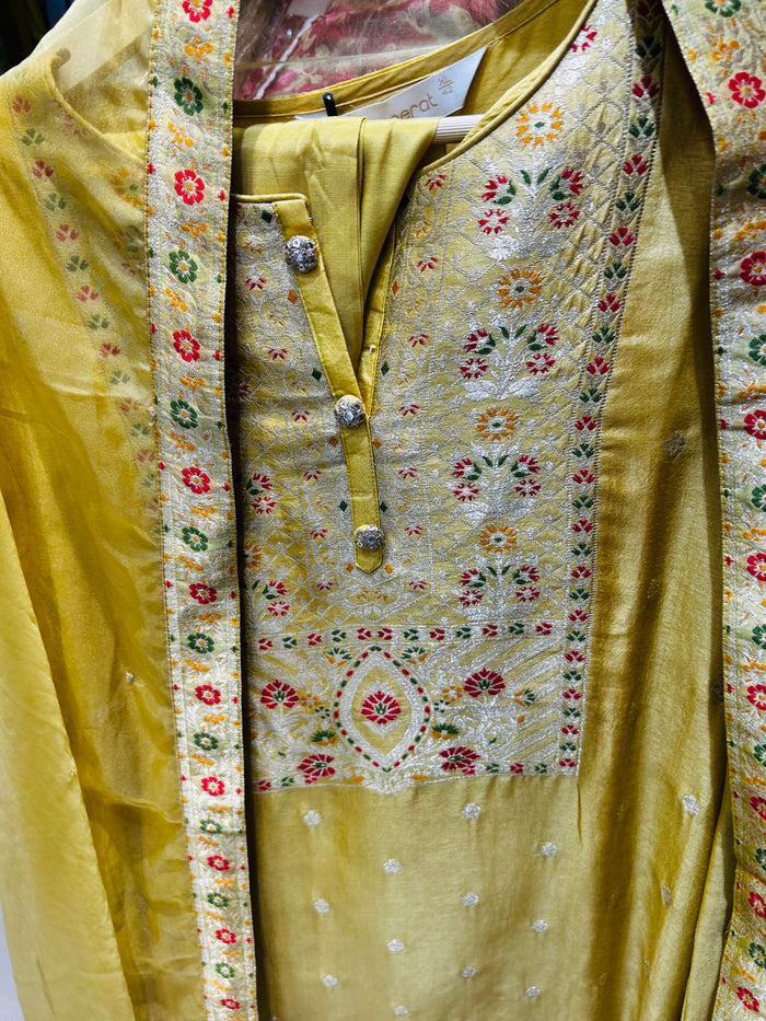 PARTY WEAR SUIT (k)
