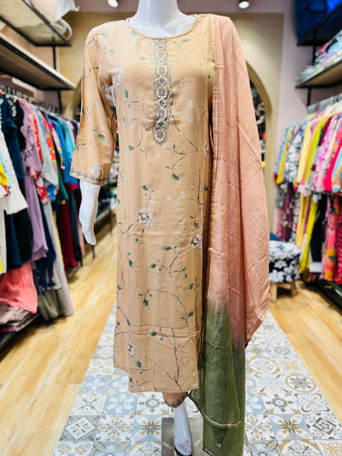 WOMEN SUIT