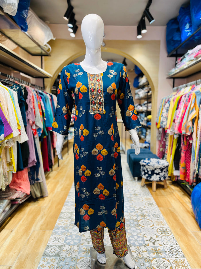 WOMEN SUIT
