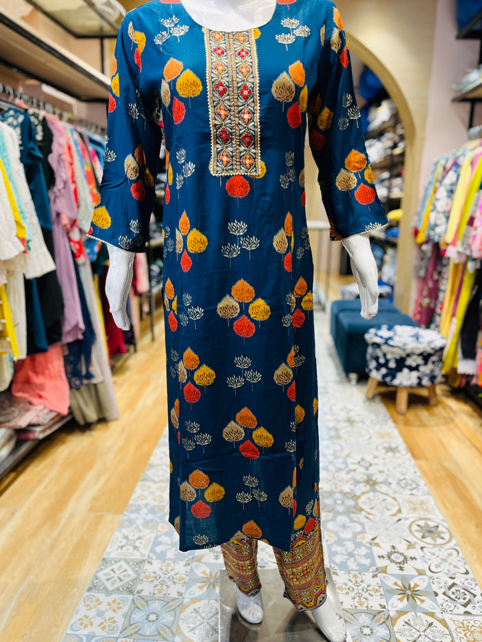 WOMEN SUIT