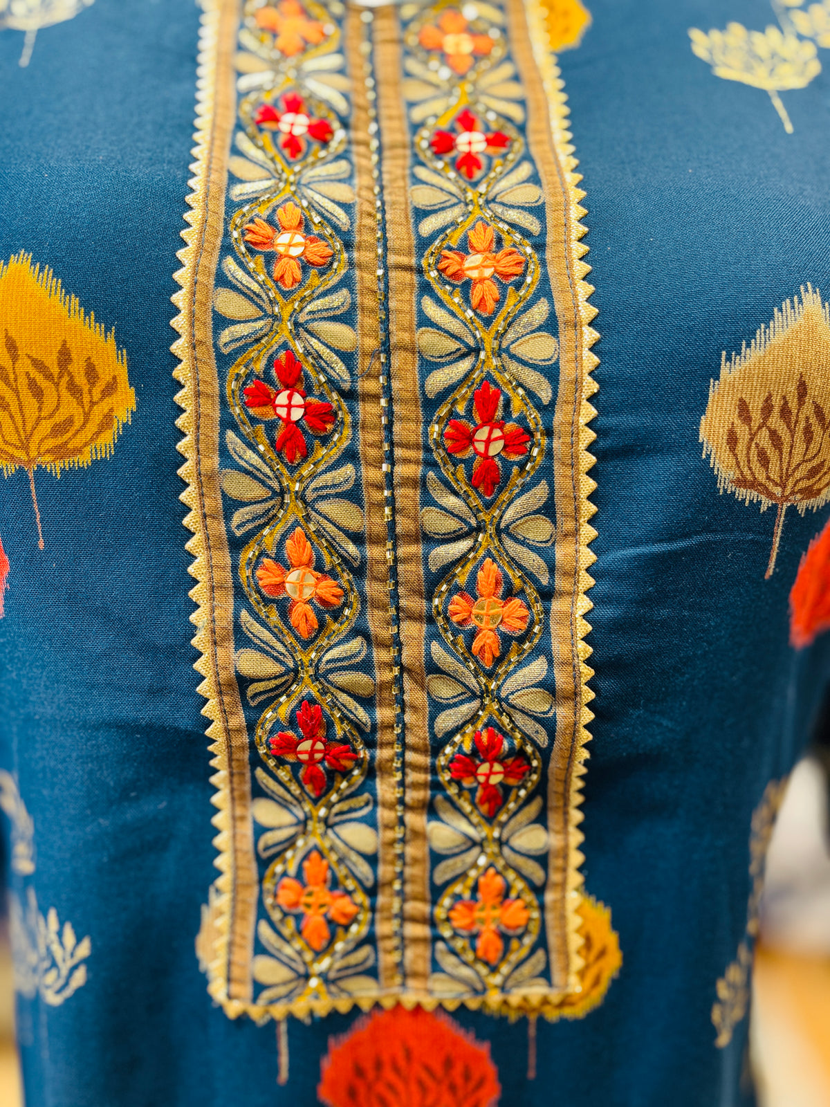 WOMEN SUIT