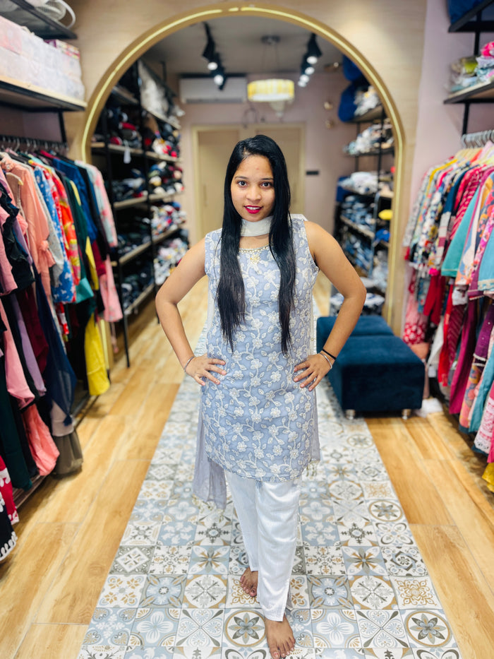 WOMEN SUIT