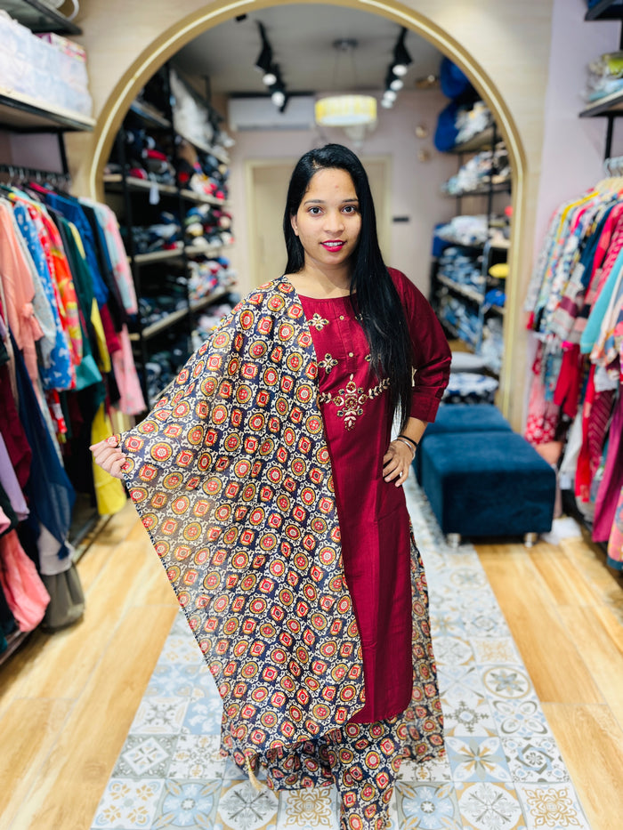WOMEN SUIT