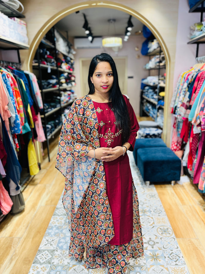 WOMEN SUIT