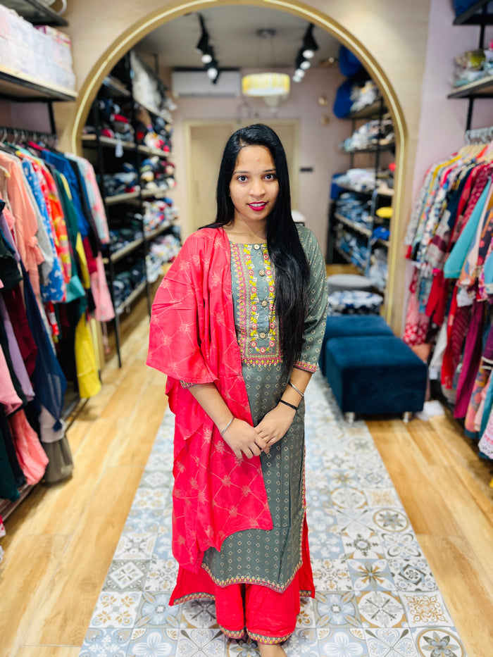 WOMEN SUIT