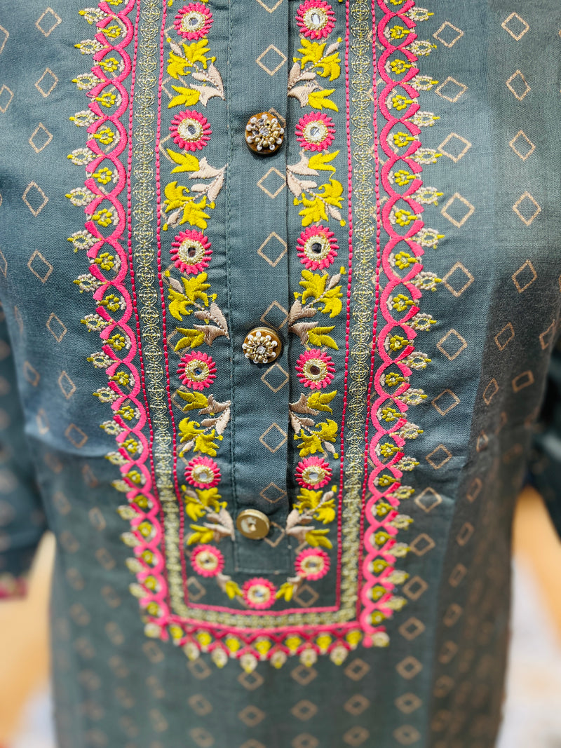 WOMEN SUIT